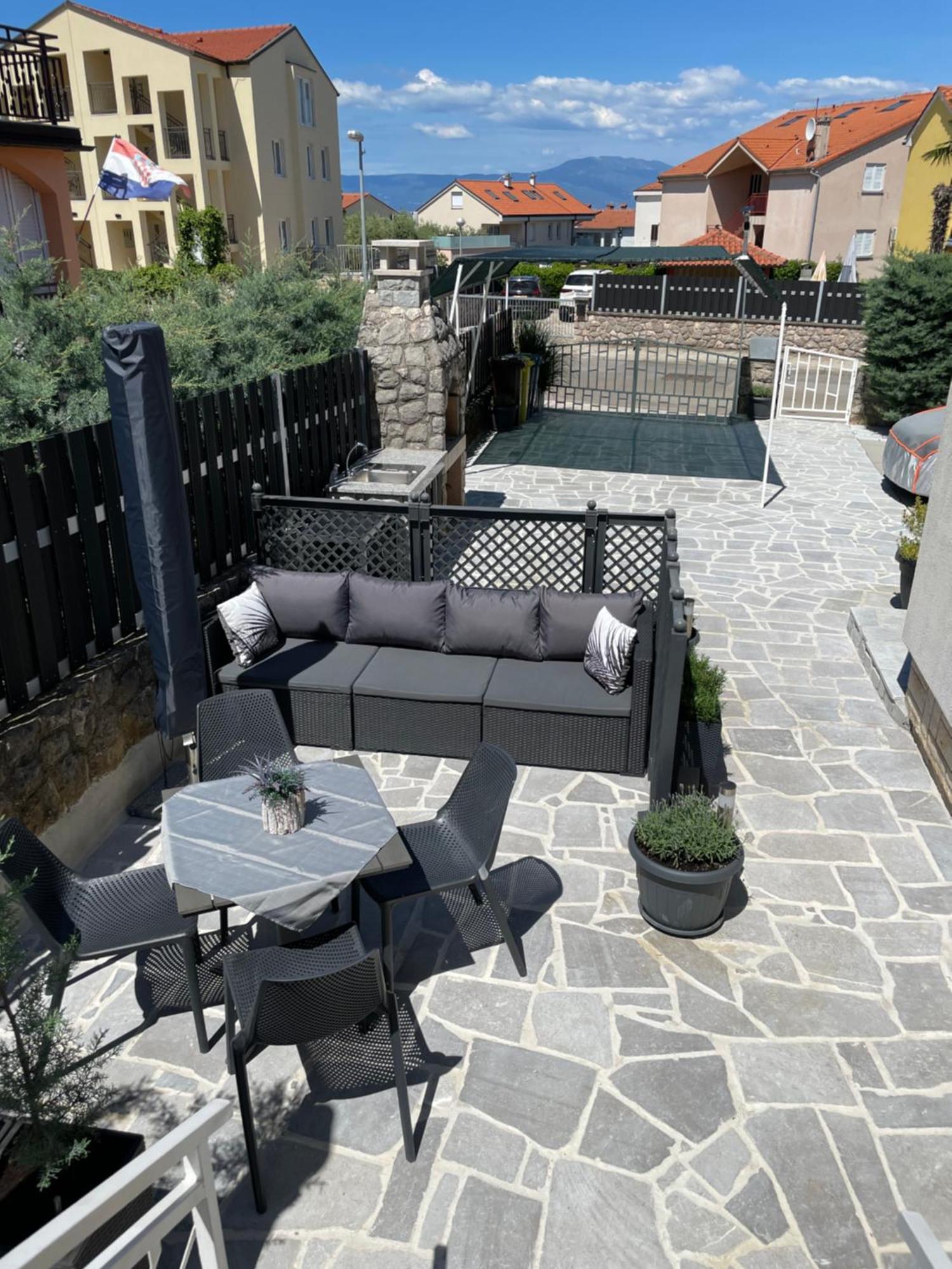 Casa Estancia Studio Apartment Njivice Esterno foto